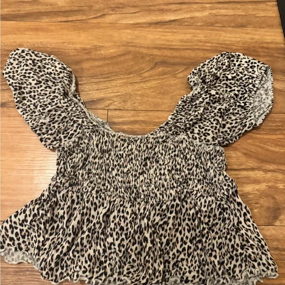 Leopard Print Ruched Top - Picture 3 of 3